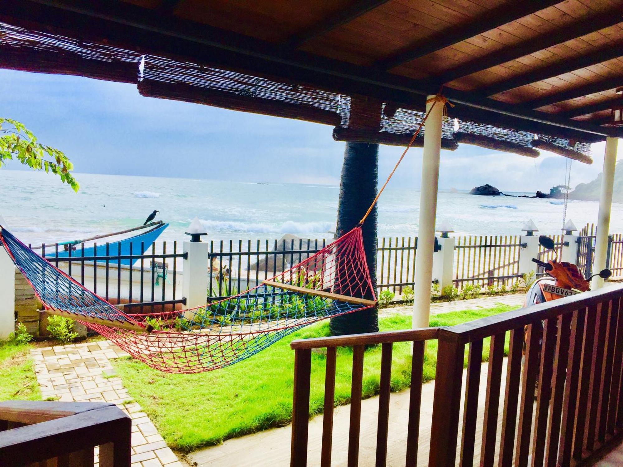 Janas Blue Water Corner Hotel Trincomalee Eksteriør billede