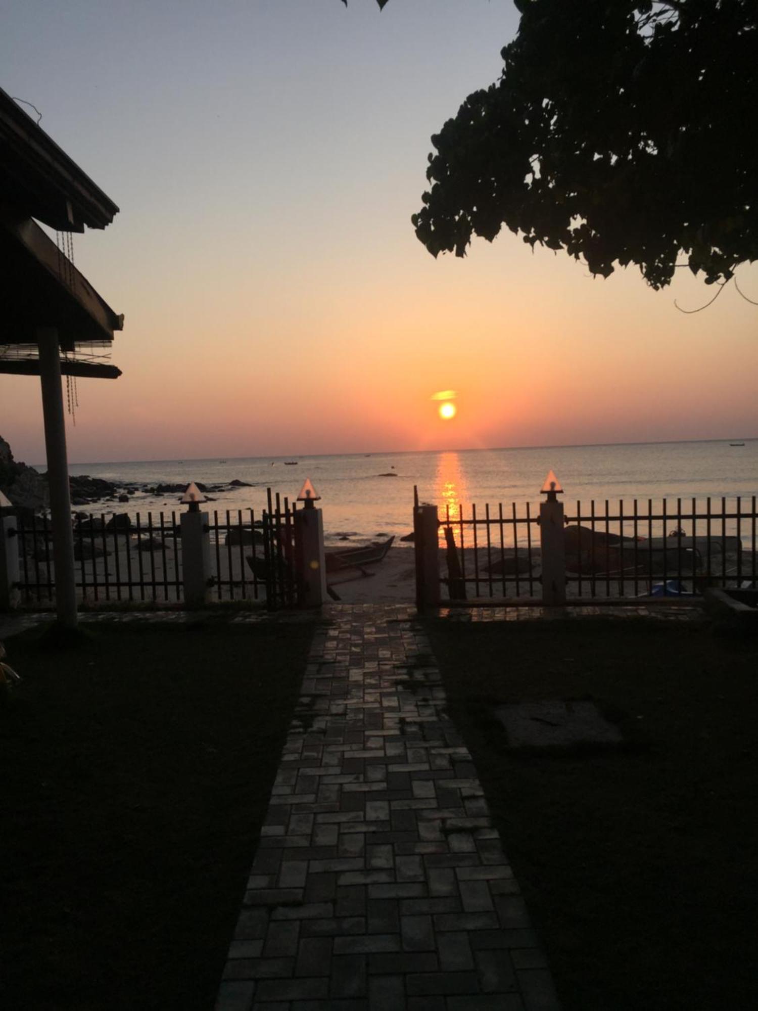 Janas Blue Water Corner Hotel Trincomalee Eksteriør billede