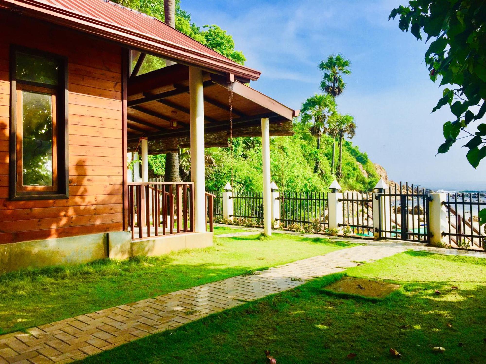 Janas Blue Water Corner Hotel Trincomalee Eksteriør billede